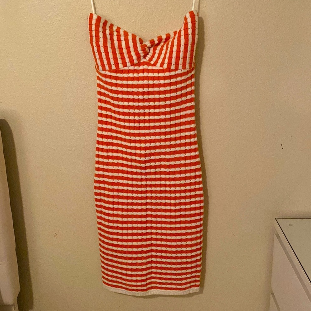 CUTEST summer striped strapless bodycon dress 🧡🍑